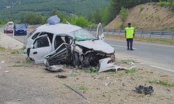 Menfeze çarpan otomobilde Yağız öldü, ailesi ağır yaralı