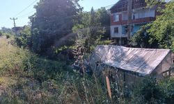 Otomobil evin bahçesine uçtu: 1 ölü, 3 yaralı