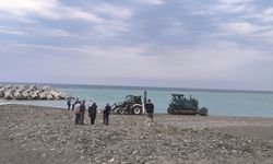 Güneşlenen kadın iş makinesinin altında kalarak can verdi