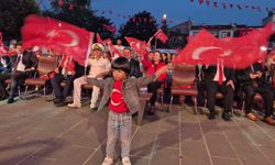 Bartın'da polisler, şehitlerin fotoğrafları ile yürüdü