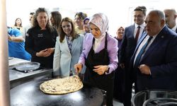 Bakan Bartın’da Gözleme Açtı, Kardeşlik Sofrasına Oturdu