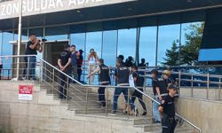 İndirimli tatil vaadiyle yüzlerce kişiyi dolandırdığı iddia edilen çift yakalandı