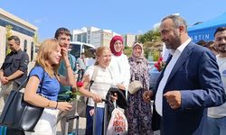 Bartın’ı Kazanan Öğrencileri Rektör Çiçeklerle Karşıladı