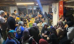 Bartın'da 2 asırlık gelenek; 3 saat topluca mısır soydular