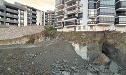 Amasra’da Heyelan; 70 Kişilik Apartman Boşaltıldı