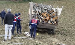 Traktör devrildi: 1 ölü, 1 yaralı