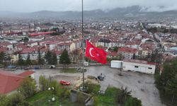 Türk bayrakları yarıya indirildi; 3 günlük yas