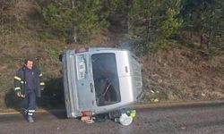 Devrilen hafif ticari aracın sürücüsü yaralandı