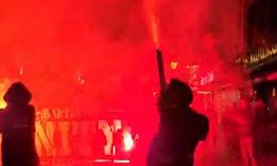 Derbi öncesi Beşiktaş taraftarı kırmızı caddede