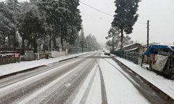 Bartın'da kar yağışı nedeniyle 16 köy yolu ulaşıma kapandı