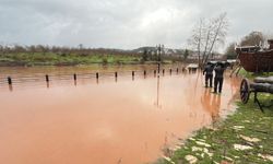 Eriyen kar ile sağanak birleşti; Bartın Irmağı taştı