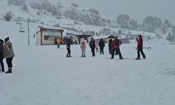 Keltepe kayak merkezi tatilcilerin akınına uğradı