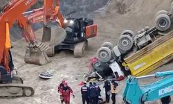 Uçuruma yuvarlanan kamyonun sürücüsü hayatını kaybetti