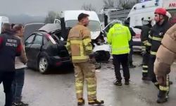 Akmanlar Mevkii’nde 3 Araçlı Trafik Kazası: 1’i Polis 2 Yaralı