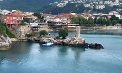 Amasra'da tarihi yapıları sprey boyayla boyadılar
