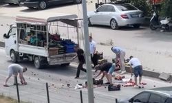 Sebze ve meyveler kamyonetin kasasından yola saçıldı