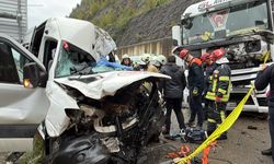 Minibüs ile TIR çarpıştı: 1 ölü, 11 yaralı