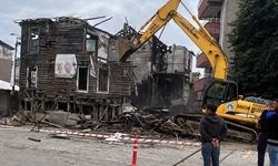 Bartın’da Metruk Bina Kontrollü Şekilde Yıkıldı