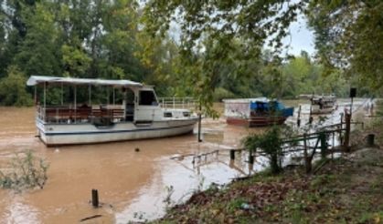 Bartın Irmağı 3 metre yükseldi, 7 Köy Yolu Kapandı