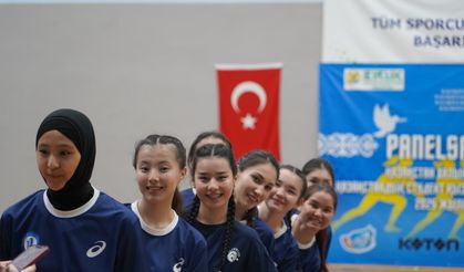 20 Üniversiteden Kazakistanlı Kadın Voleybolcular Bartın'da