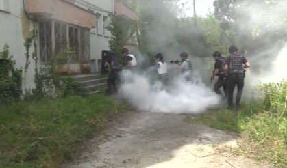 Dosta güven, düşmana korku