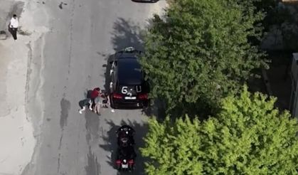 Düğün konvoyunun önünü kesmek isteyen çocuğa motosiklet çarptı