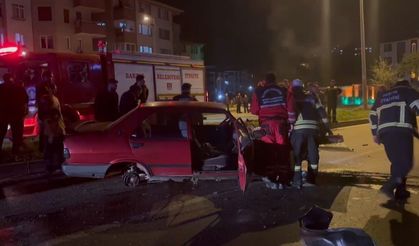 Kontrolden çıkan otomobil elektrik direğine çarptı: 1 yaralı