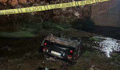 Otomobil, köprüden dereye düştü: 1 ölü, 1 yaralı