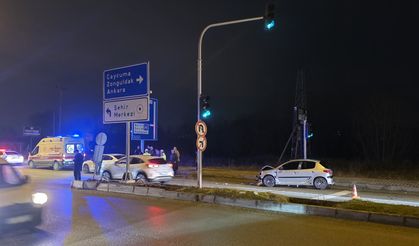 Bartın’da Yeni Hastane Kavşağı’nda Kaza: 2 Yaralı