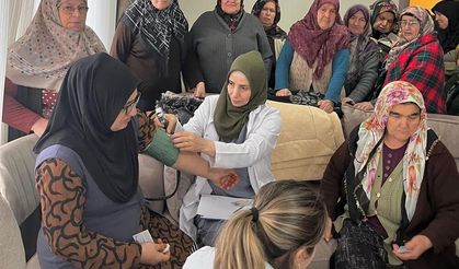 Köy Köy Gezen Sağlıkçılar Kanser Taraması İçin Sahada