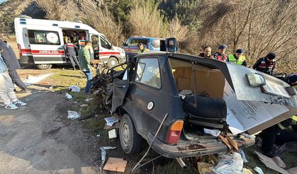Kamyon ile otomobil çarpıştı: 2 ölü, 4 yaralı