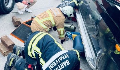 Manevra yapan minibüsün altında kalan kadın kadın yaralandı