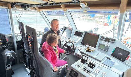 Amasra'da çocuklar sahil güvenlik botunu gezdi