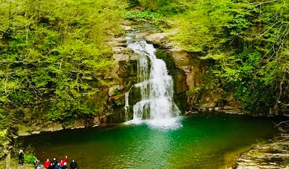 Gölderesi Şelalesi’nde ilkbahar güzelliği