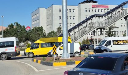 Bartın’da Üst Geçit Taşıması Trafiği Kilitledi