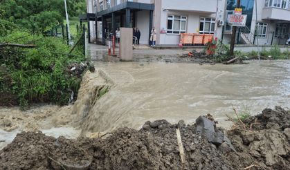 Hastalar ve Personel Sağlık Ocağında Mahsur Kaldı