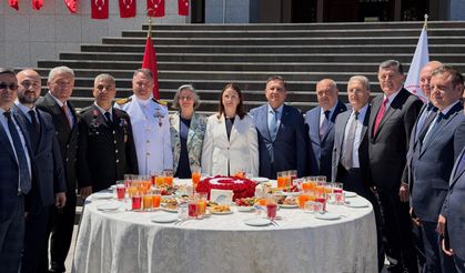 Bartın’da Bayramlaşma Törenine Yoğun Katılım