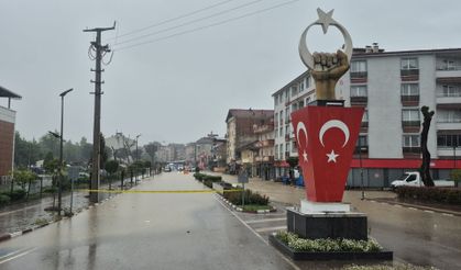 Kozcağız'da Dere Taştı, Ev ve İş Yerleri Sular Altında Kaldı