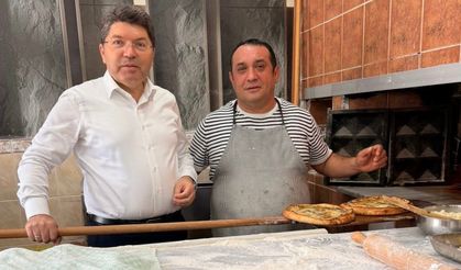 Eski Bakan Tunç, hemşehrileriyle buluşup pide yaptı