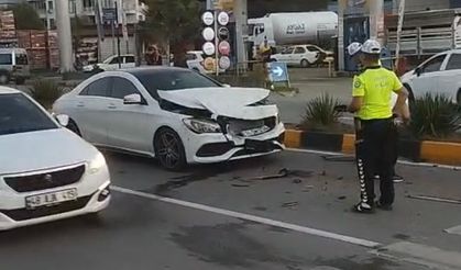 Yayaya Yol Vermek İsteyen Araca Arkadan Çarptılar