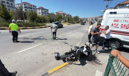 Motosiklet Otomobile Böyle Çarptı! Kaza Kamerada
