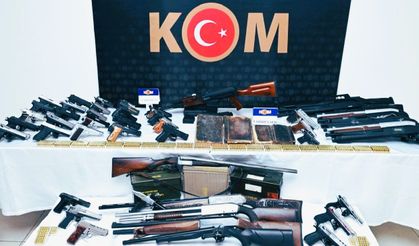 Cephanelik Gibi Evler! 48 Silah ve 2 Bin 500 Fişek