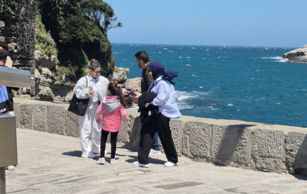 Amasra'da turistler yürümekte, kuşlar uçmakta zorlandı