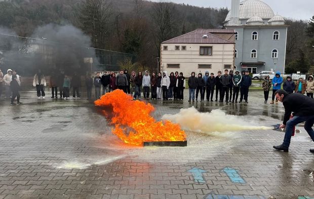 Öğrencilere Deprem ve Yangın Eğitimi