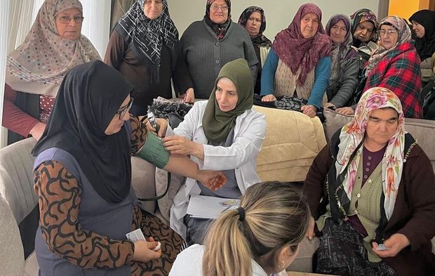 Köy Köy Gezen Sağlıkçılar Kanser Taraması İçin Sahada