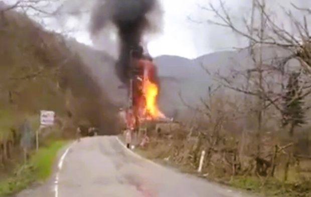 Mutfak tüpünden çıkan yangınla ev küle döndü