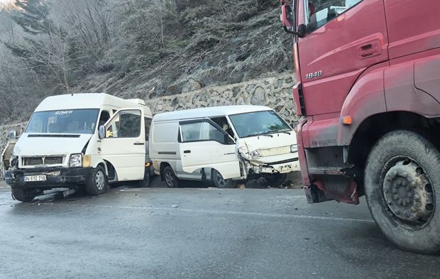 Ankara Yolu buzlanma edeniyle savaş alanına döndü: 10 yaralı
