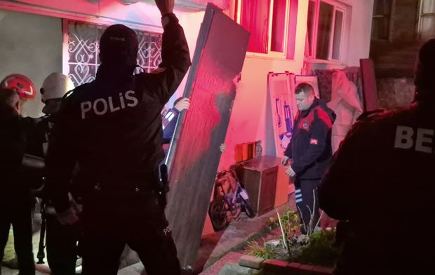 Bartın'da 4 katlı apartmanda yangın