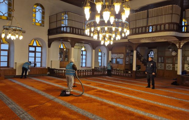 Camiler kadın hükümlüler tarafından bayrama hazırlanıyor