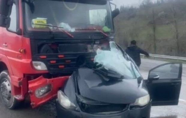 Bartın Yolunda Feci Kaza, Polis Sürücü Ağır Yaralandı